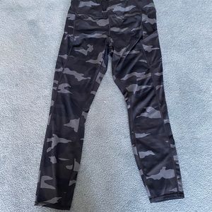 Athleta Camo Leggings Size Medium